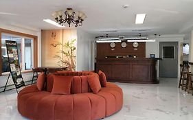 Alpine Inn & Suites
